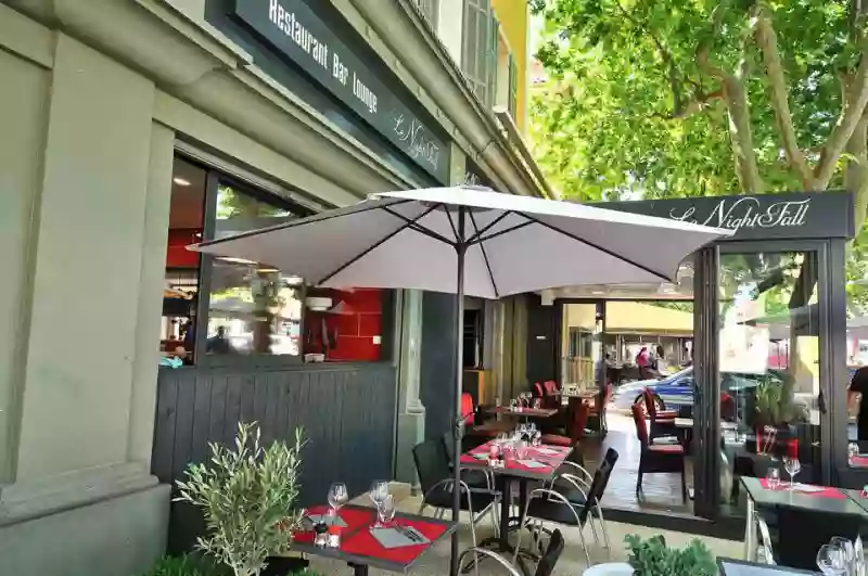 Le Restaurant - Le NightFall - Saint Maximin - Restaurant terrasse